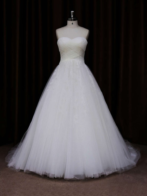 Court Train Ivory Tulle Appliques Lace Sweetheart Vintage Wedding Dresses #DOB00021639