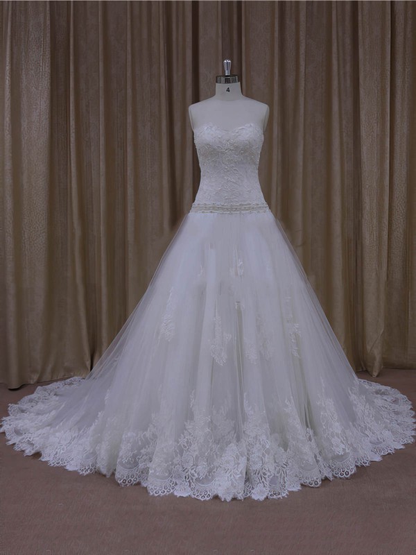 Vintage Sweetheart Tulle Appliques Lace Court Train White Wedding Dresses #DOB00022001