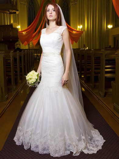 Modest Trumpet/Mermaid V-neck Tulle Appliques Lace Floor-length Backless Wedding Dresses #DOB00022695