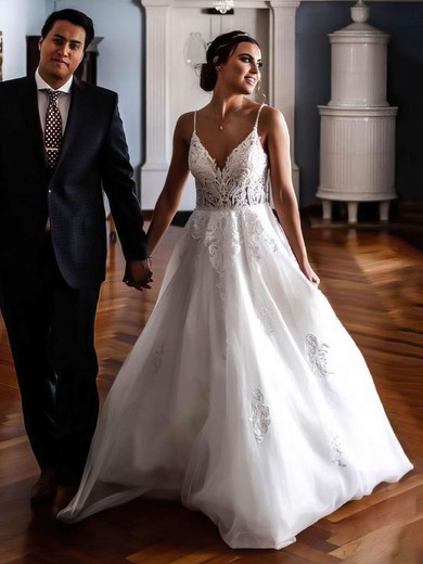 Tulle Princess V-neck Sweep Train Appliques Lace Wedding Dresses #DOB00023748