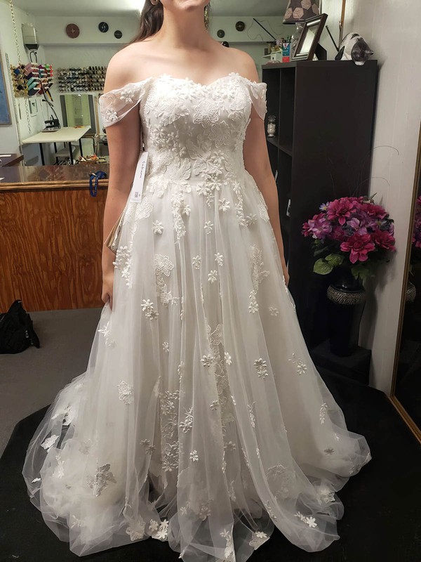 Tulle A-line Off-the-shoulder Sweep Train Appliques Lace Wedding Dresses #DOB00023882